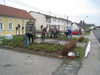 2012 (14. April) Arbeiten beim Kriegerdenkmal