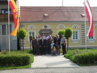 2012 (3. Juni) Kirtag - erstes Fahnenhissen beim Kriegerdenkmal